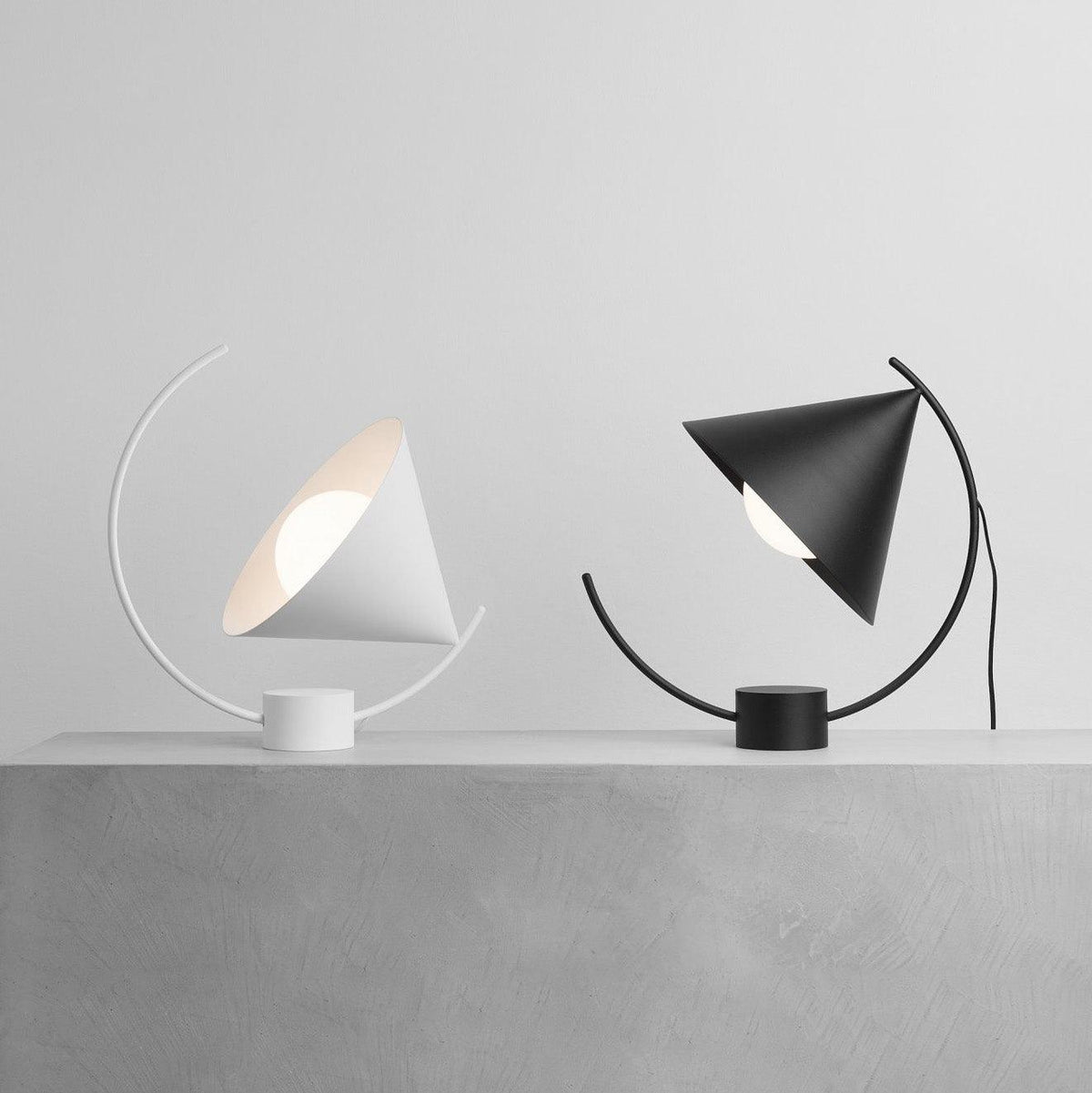 Meridian Glass Table Lamp — product view 4