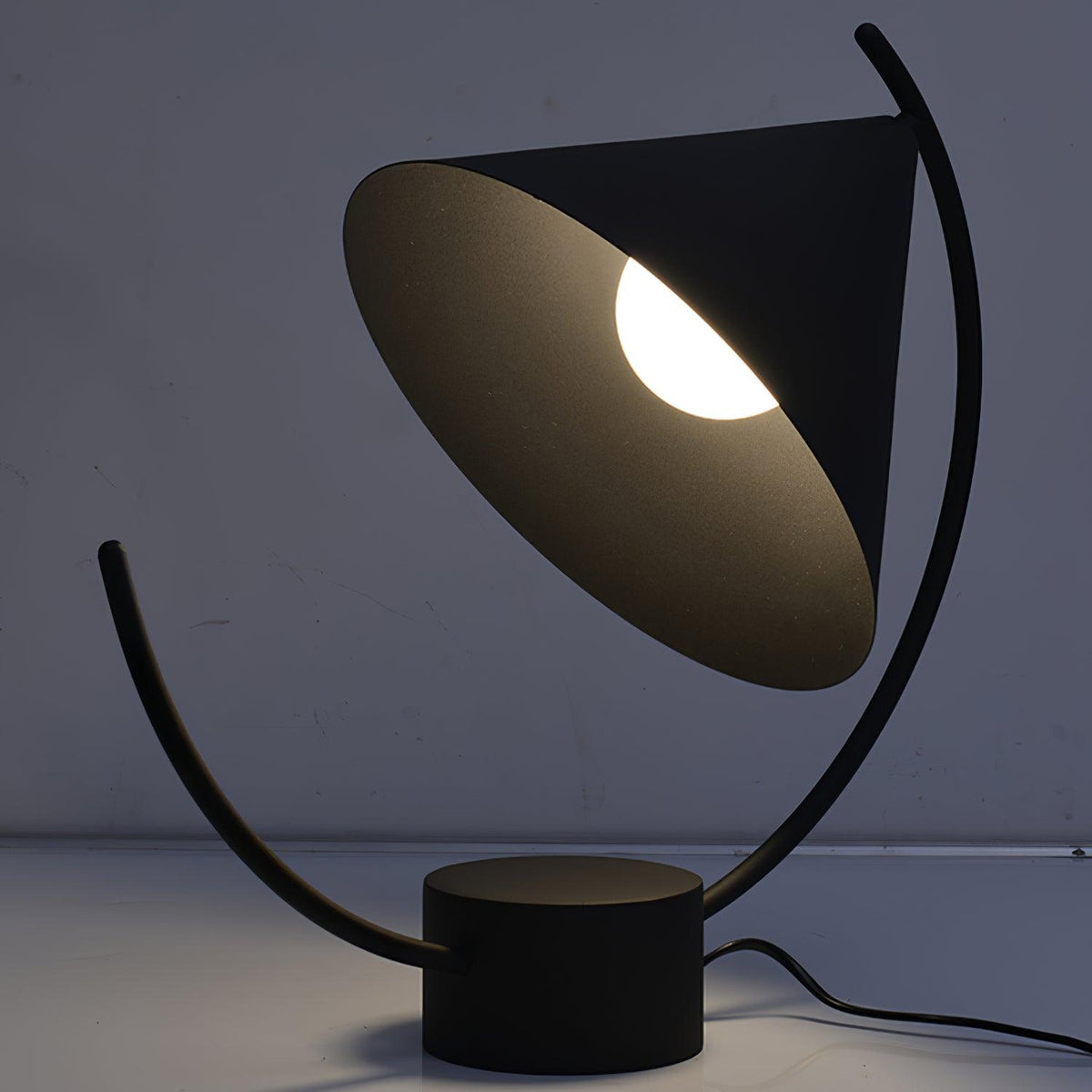 Meridian Glass Table Lamp — product view 8