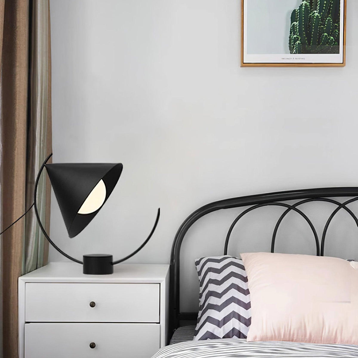 Meridian Glass Table Lamp — product view 17
