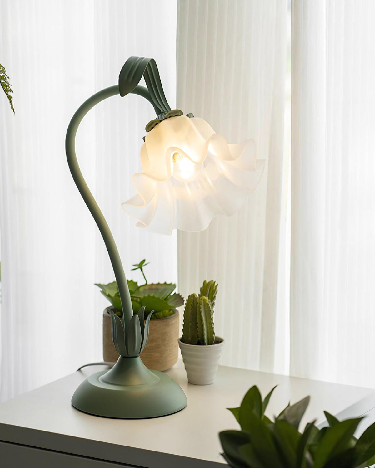 Lily Flower Table Lamp — product view 3