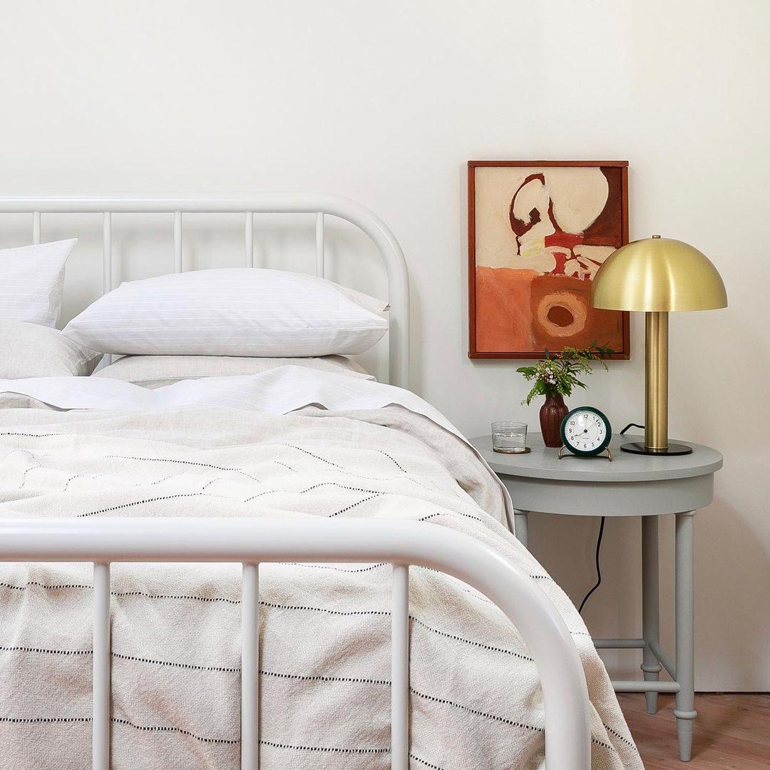 Sidnie Metal Table Lamp — product view 2