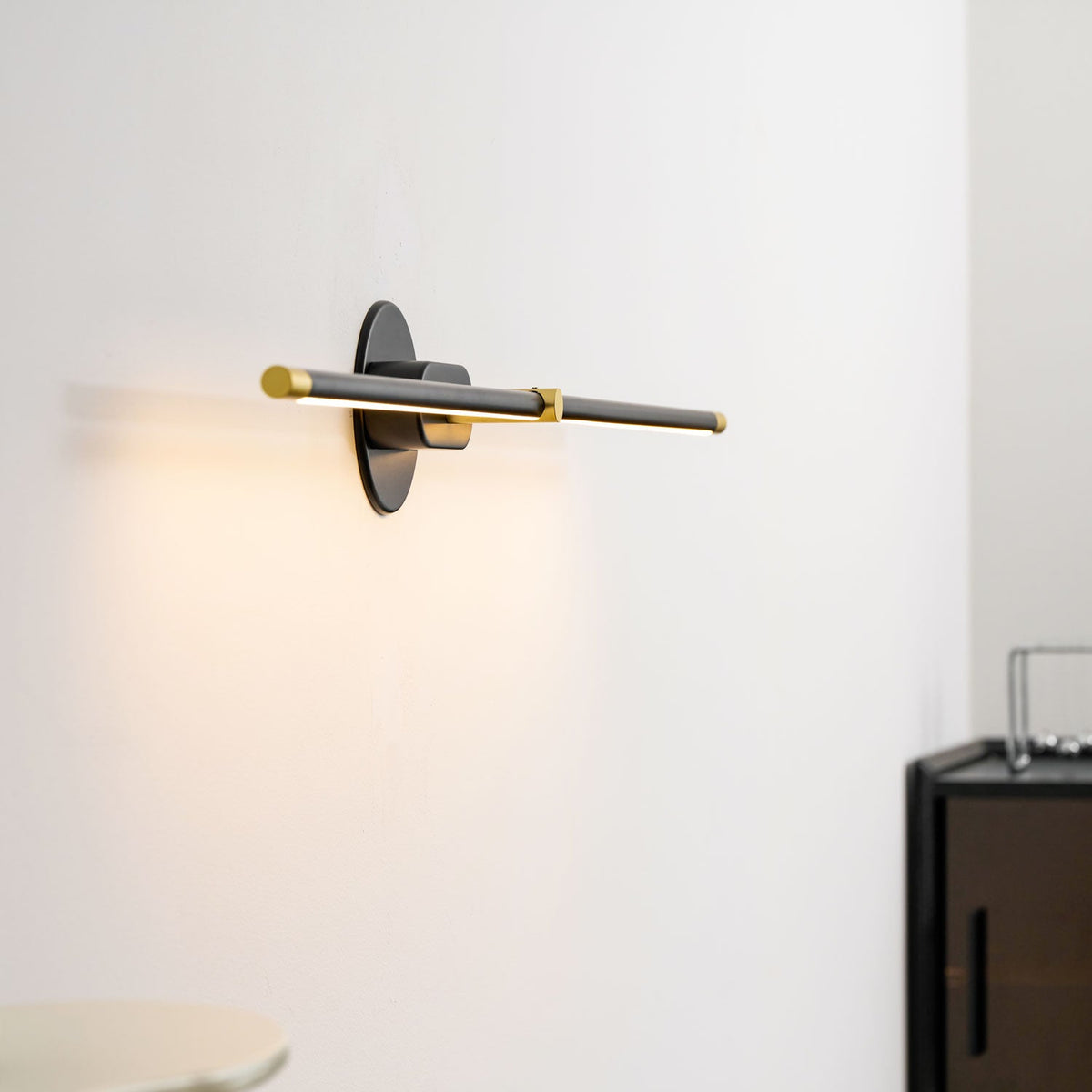 Minimalist Linear Wall Lamp – product view 90