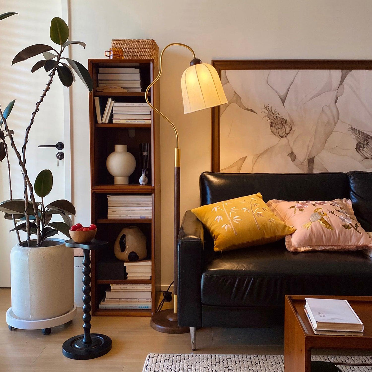 Kelly Wood Floor Lamp — product view 2