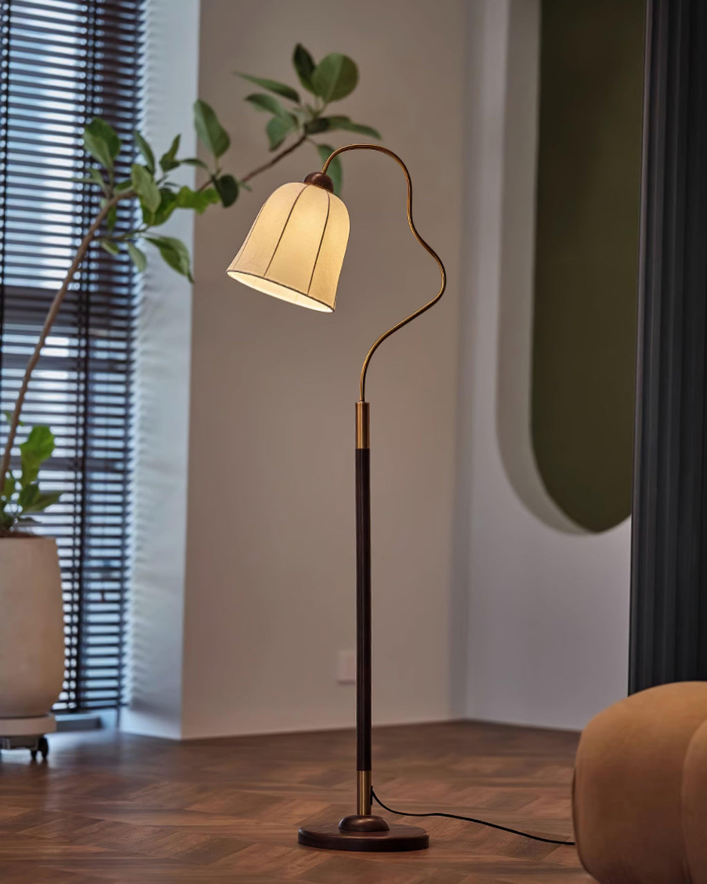 Kelly Wood Floor Lamp — product view 8