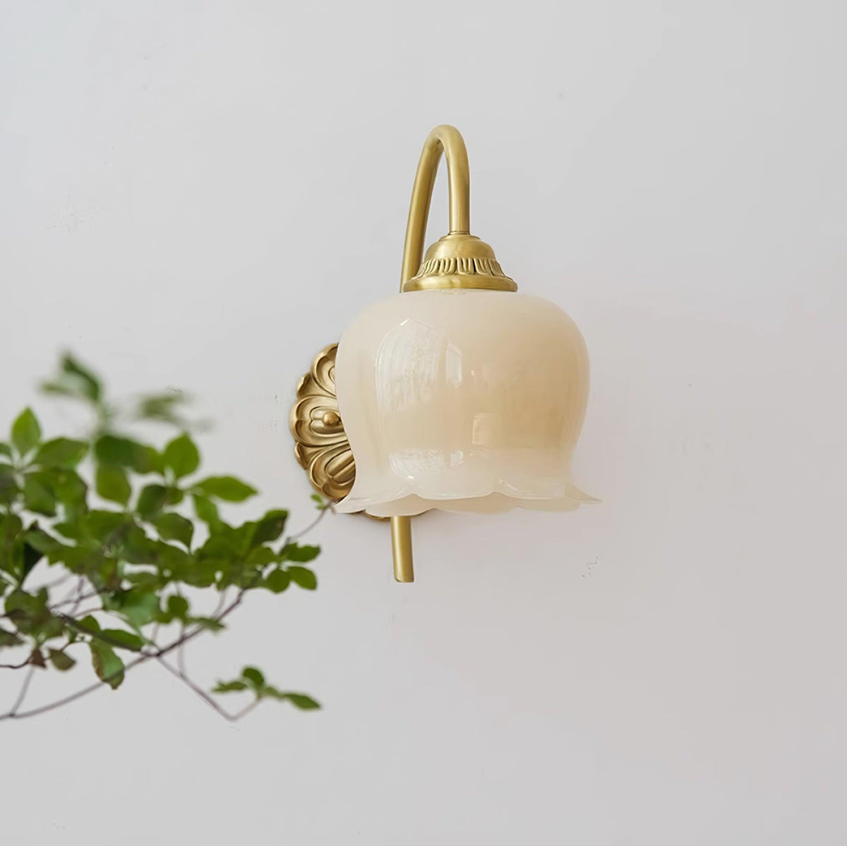 Vintage Mia Brass Wall Lamp — product view 13