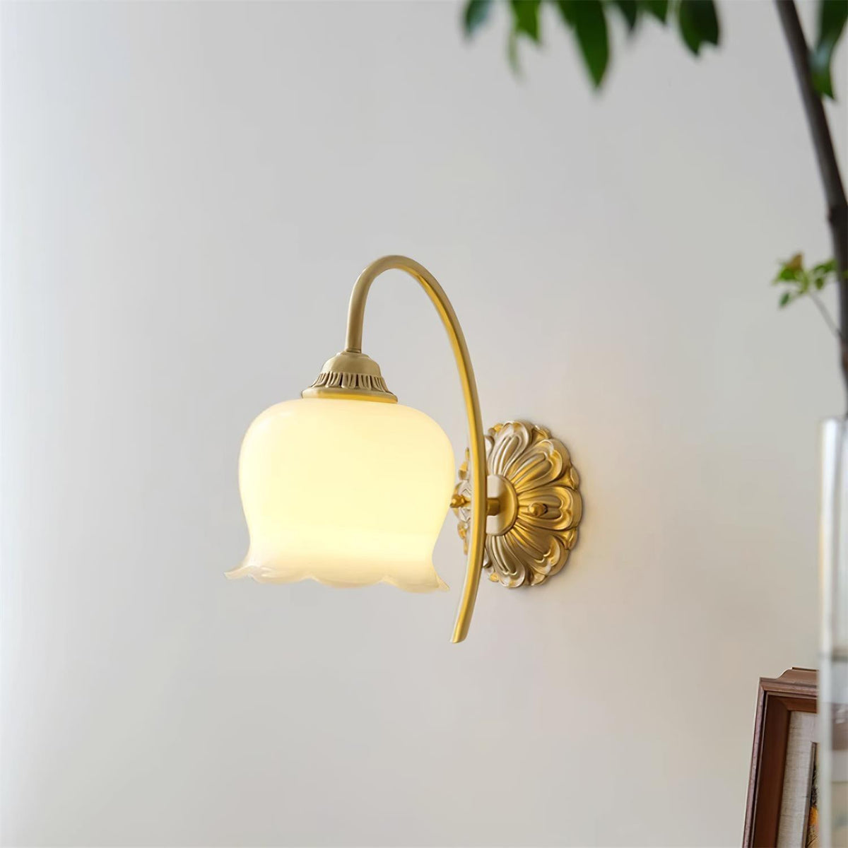 Vintage Mia Brass Wall Lamp — product view 18