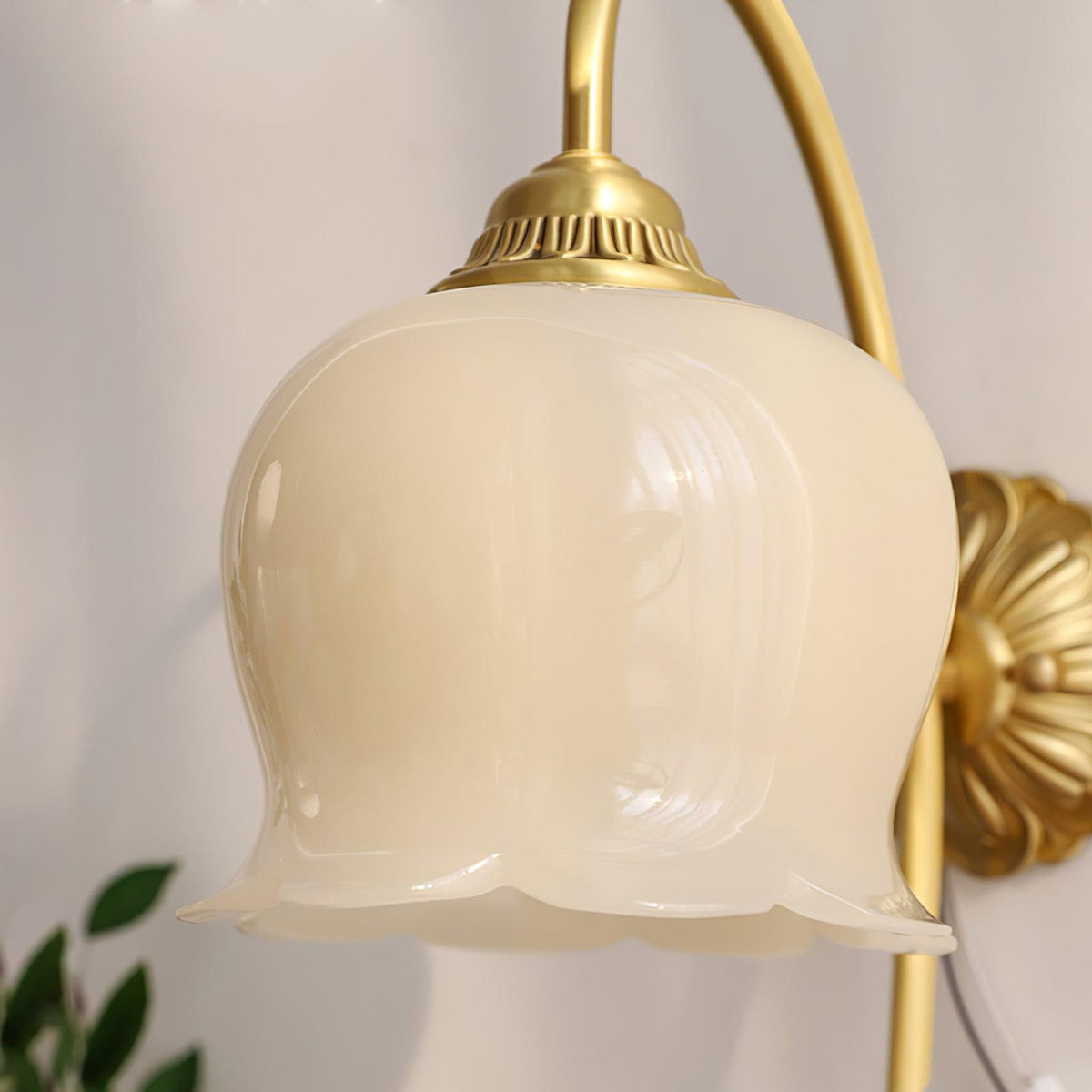 Vintage Mia Brass Wall Lamp — product view 24