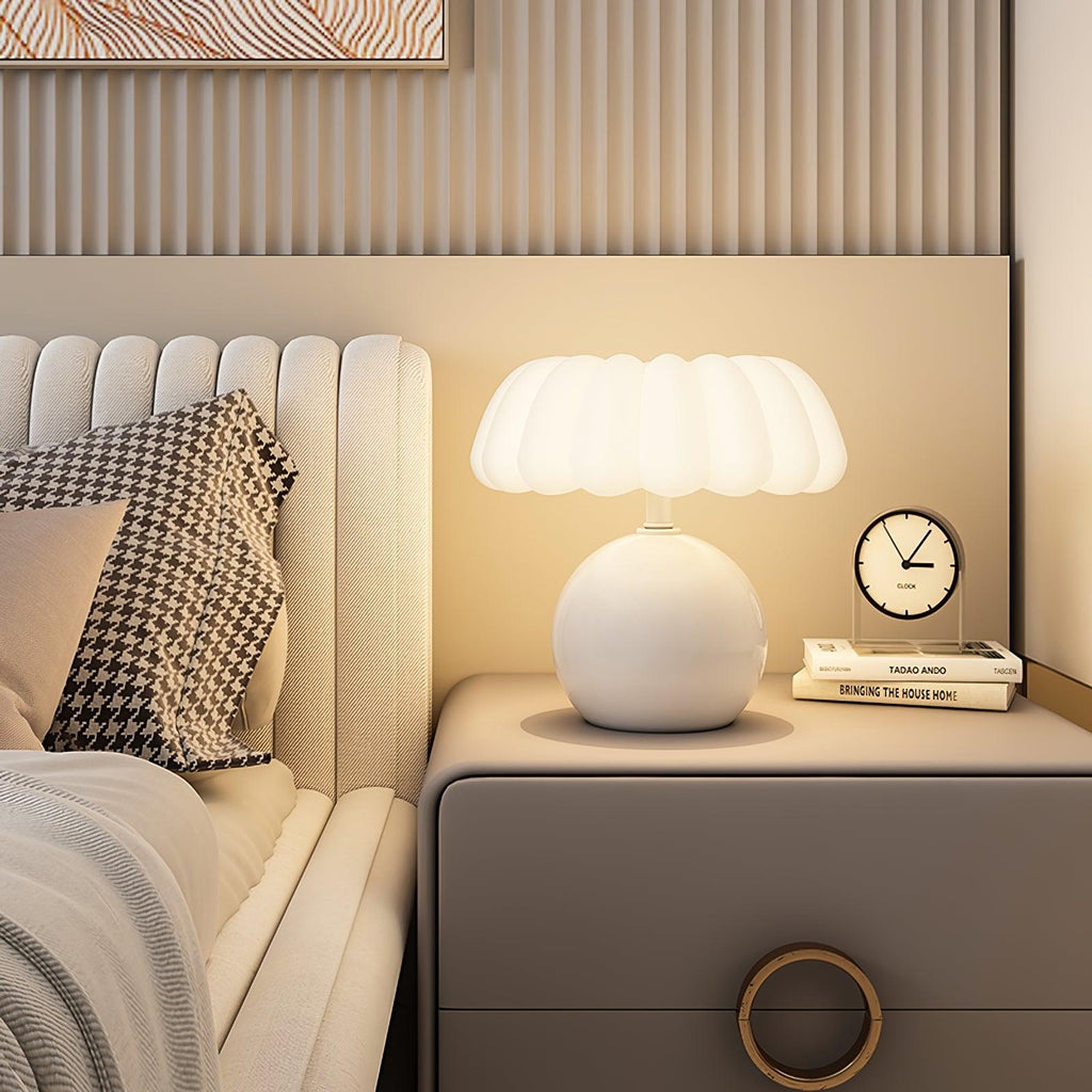 Willy Mushroom Metal Table Lamp — product view 2