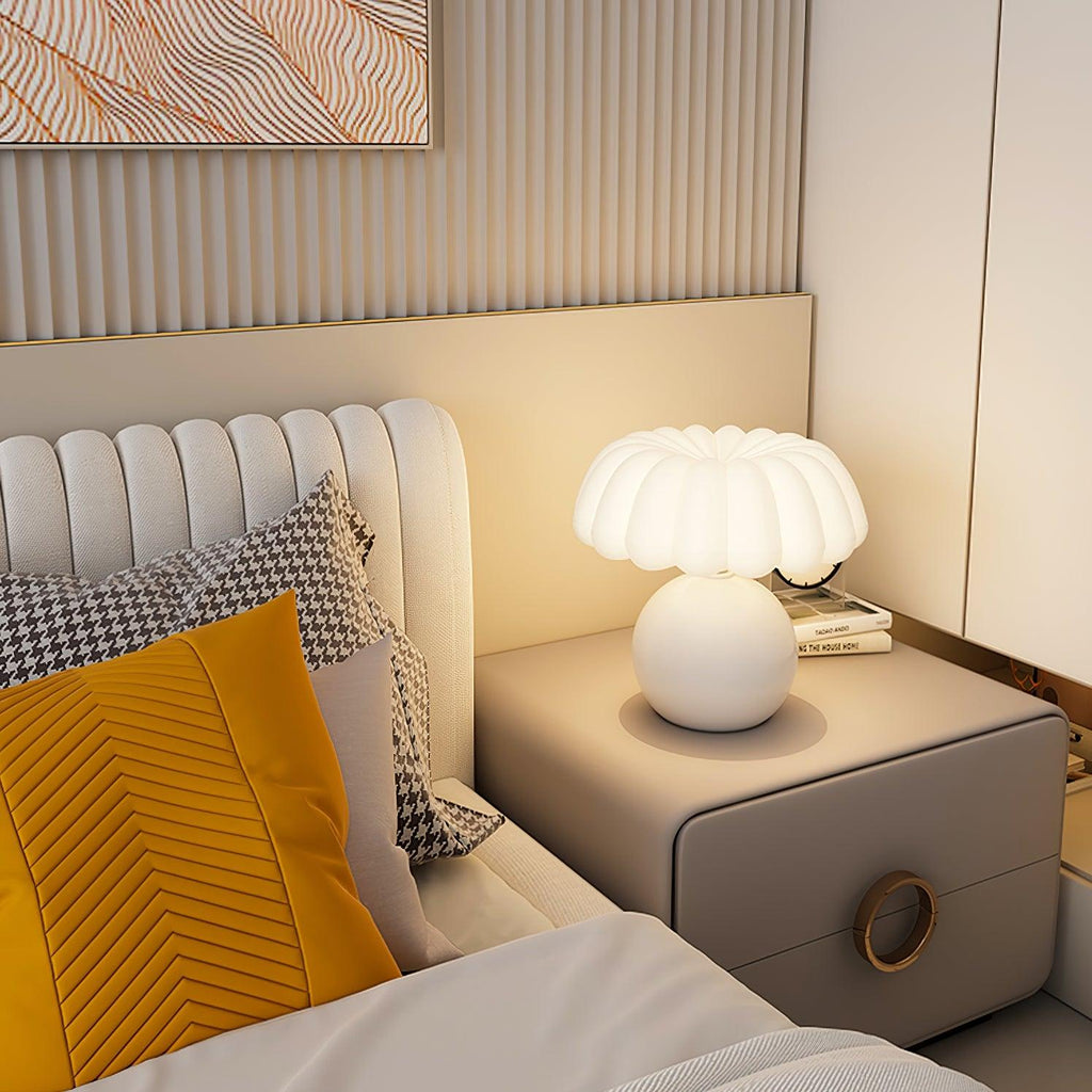 Willy Mushroom Metal Table Lamp — product view 4