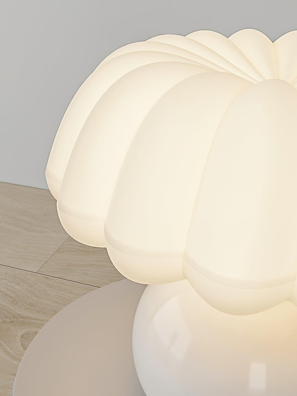 Willy Mushroom Metal Table Lamp — product view 18
