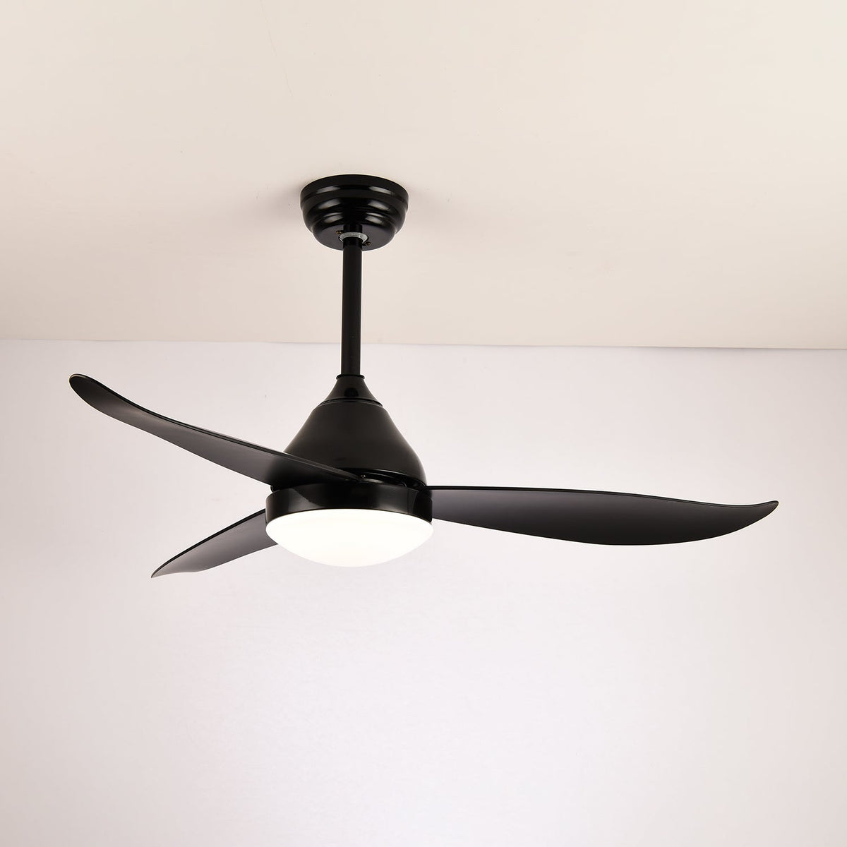 Aeris Whisper Ceiling Fan Light – product view 9