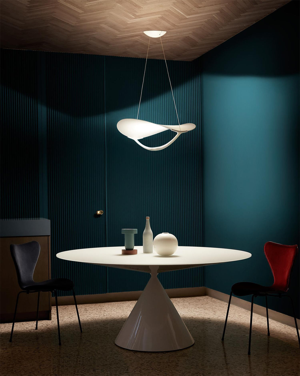 Shield Metal Pendant Lamp — product view 3