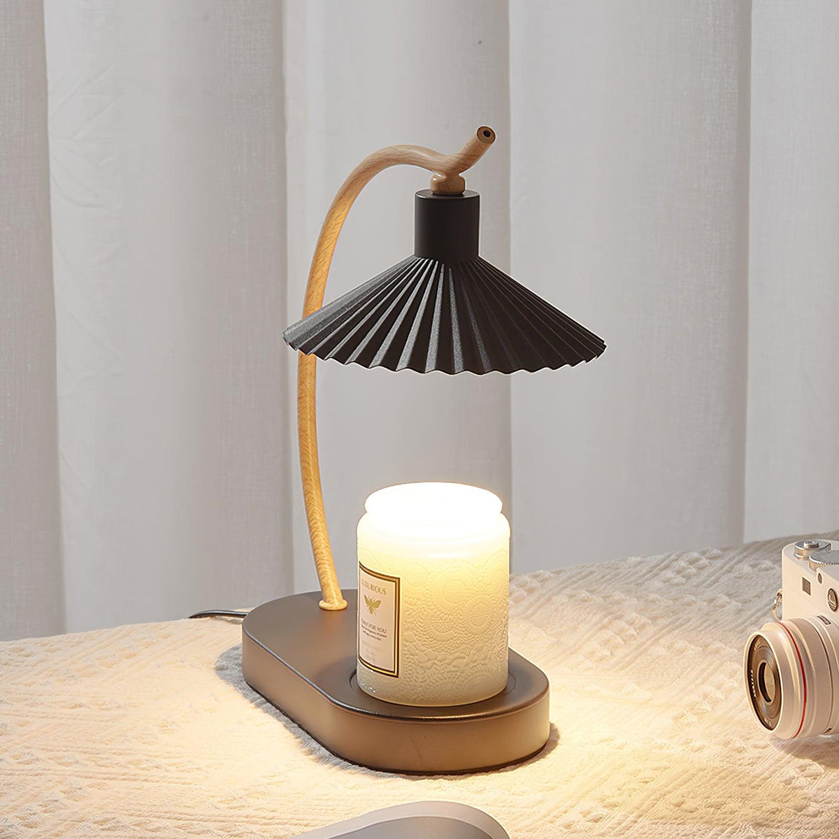 Perla Pleated Metal Table Lamp — product view 3