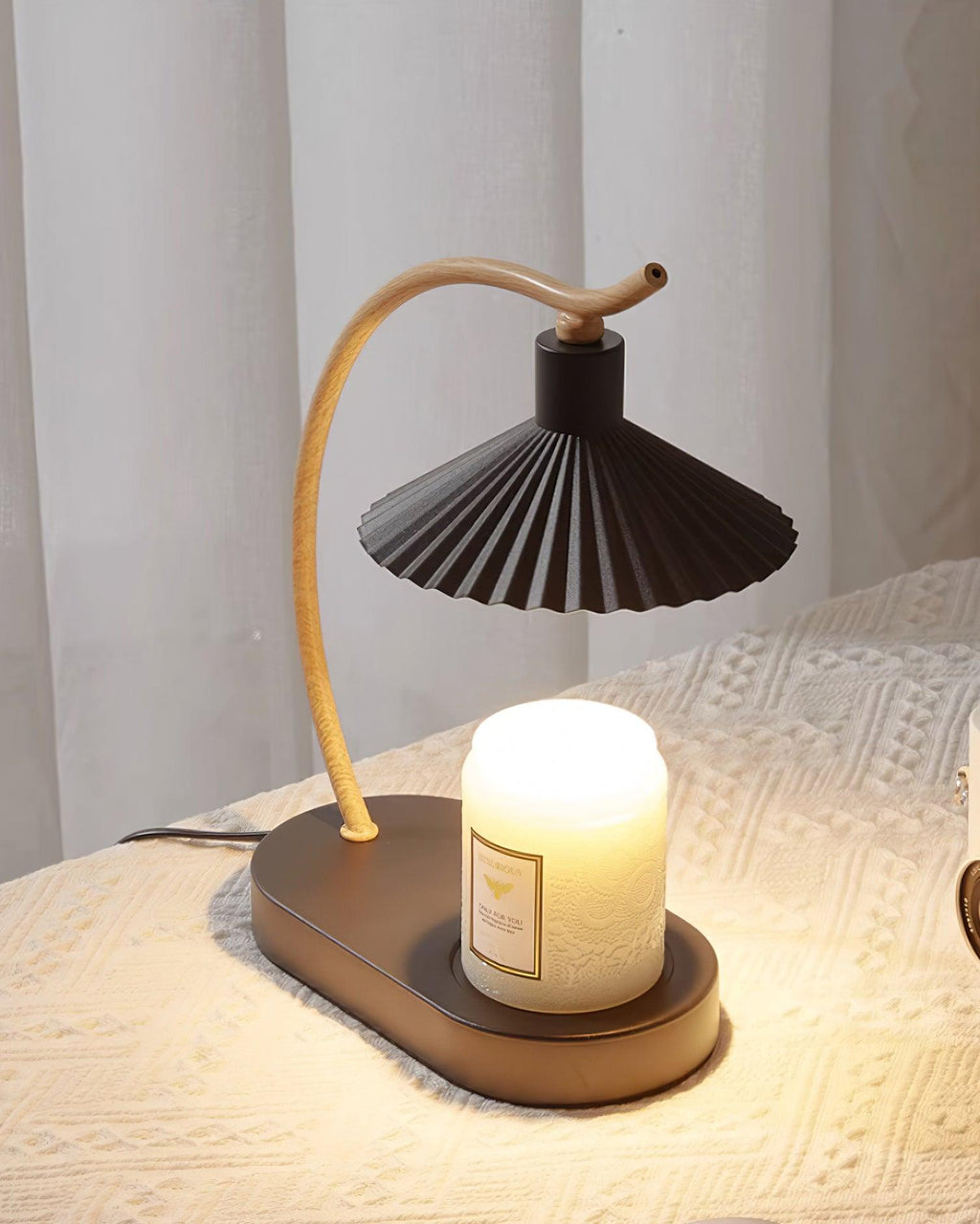 Perla Pleated Metal Table Lamp — product view 9