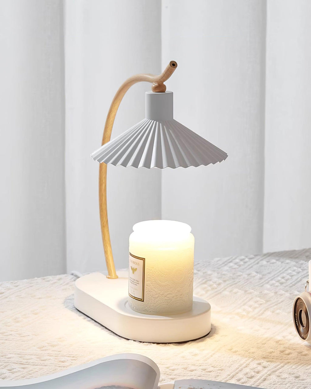 Perla Pleated Metal Table Lamp — product view 10