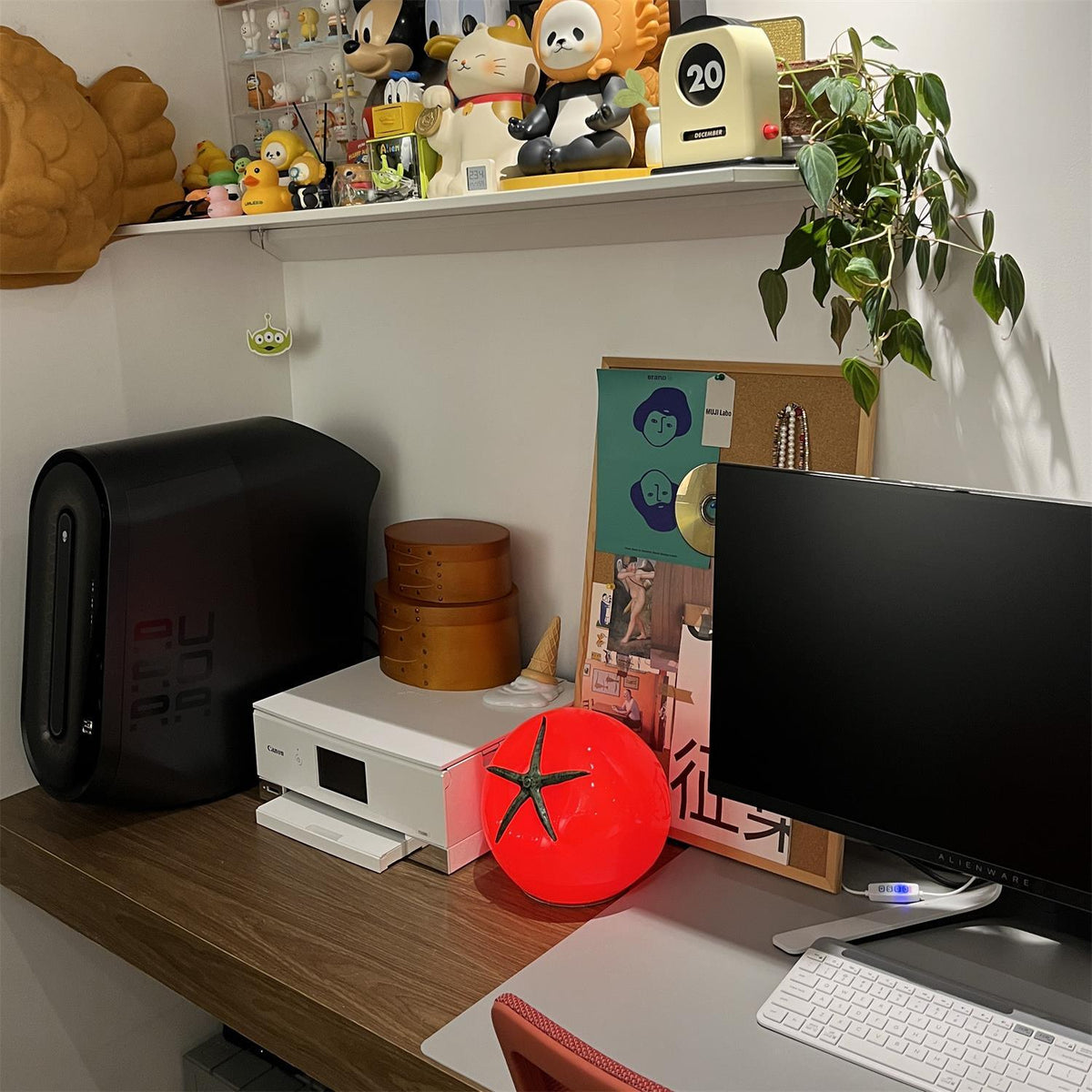 Tomato Resin Table Lamp — product view 21