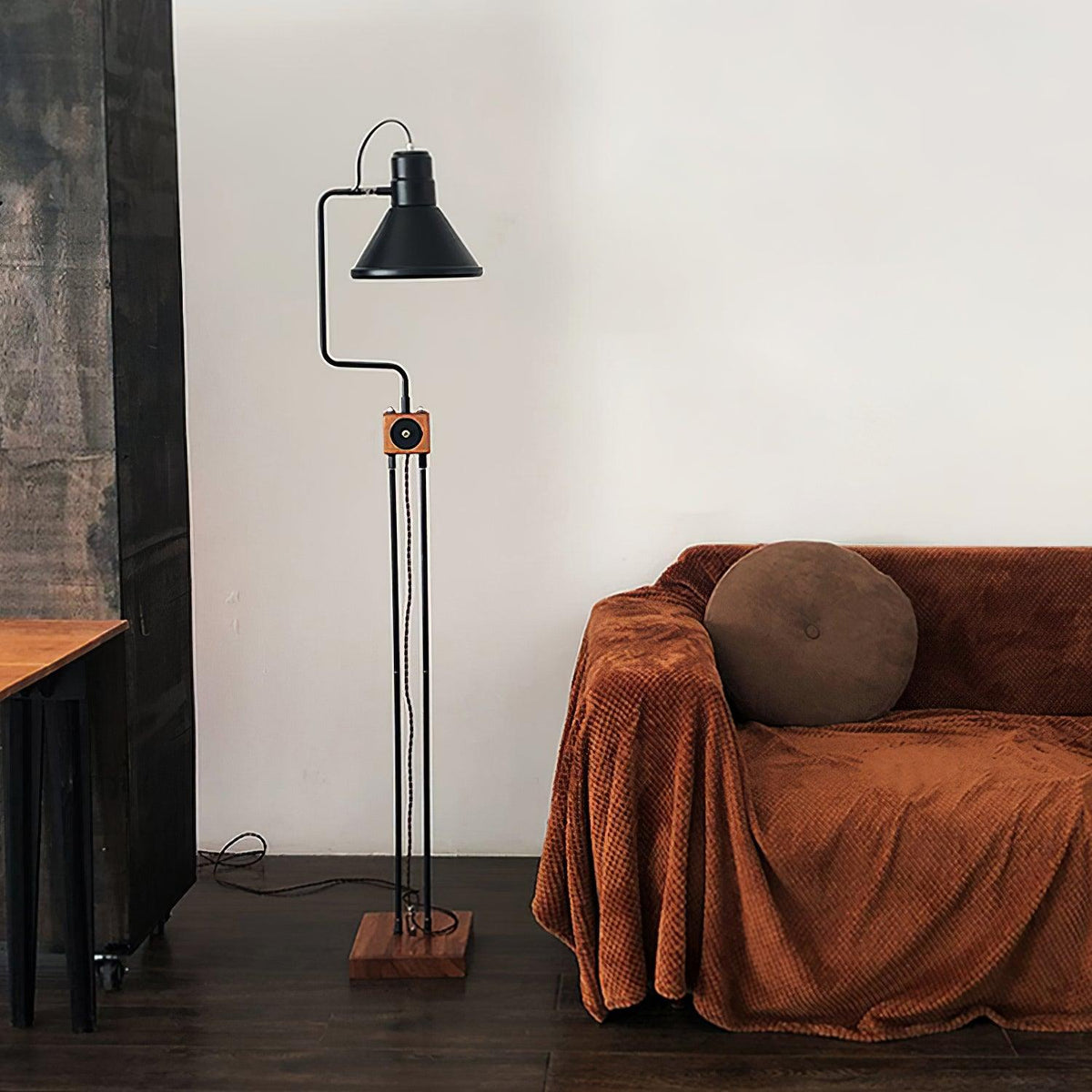 Retro Toia Wood Floor Lamp — product view 2