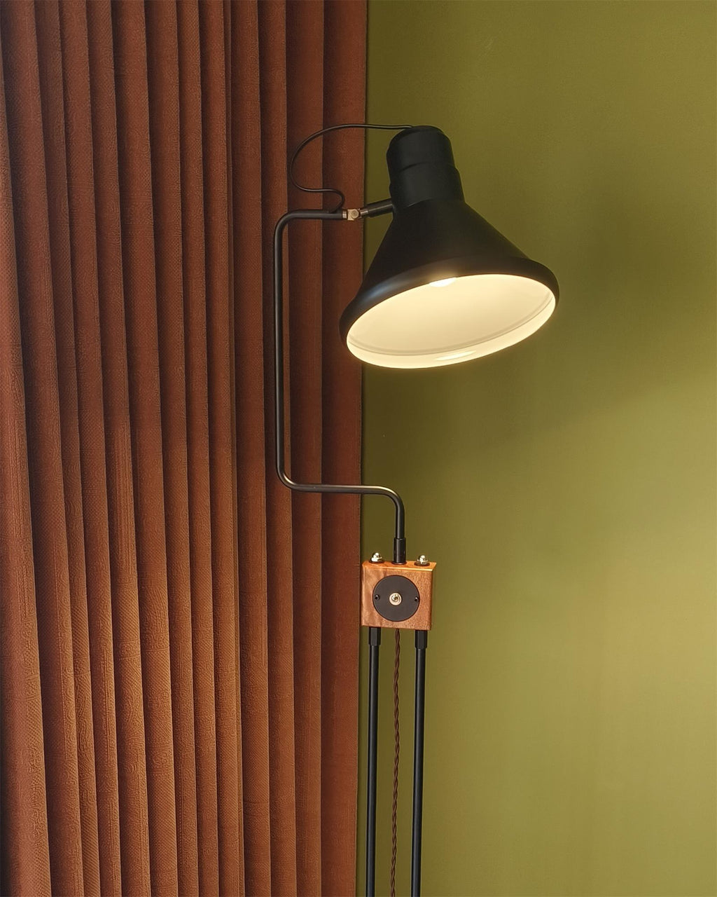 Retro Toia Wood Floor Lamp — product view 12