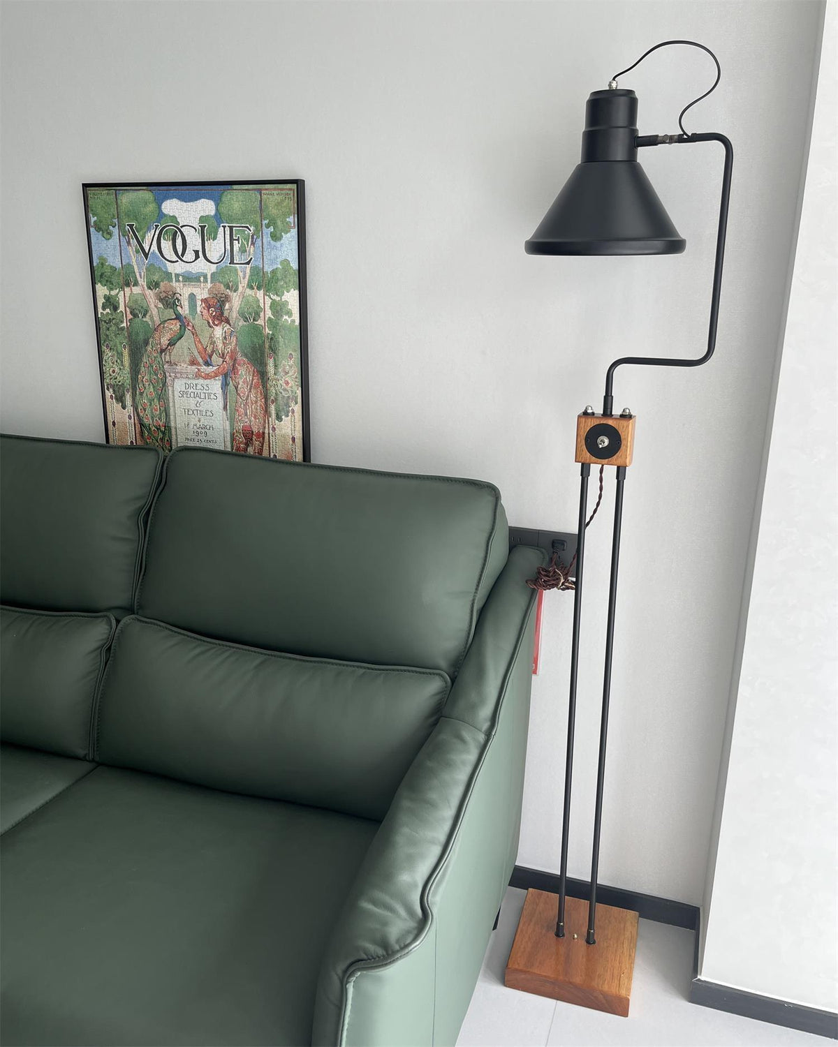 Retro Toia Wood Floor Lamp — product view 13