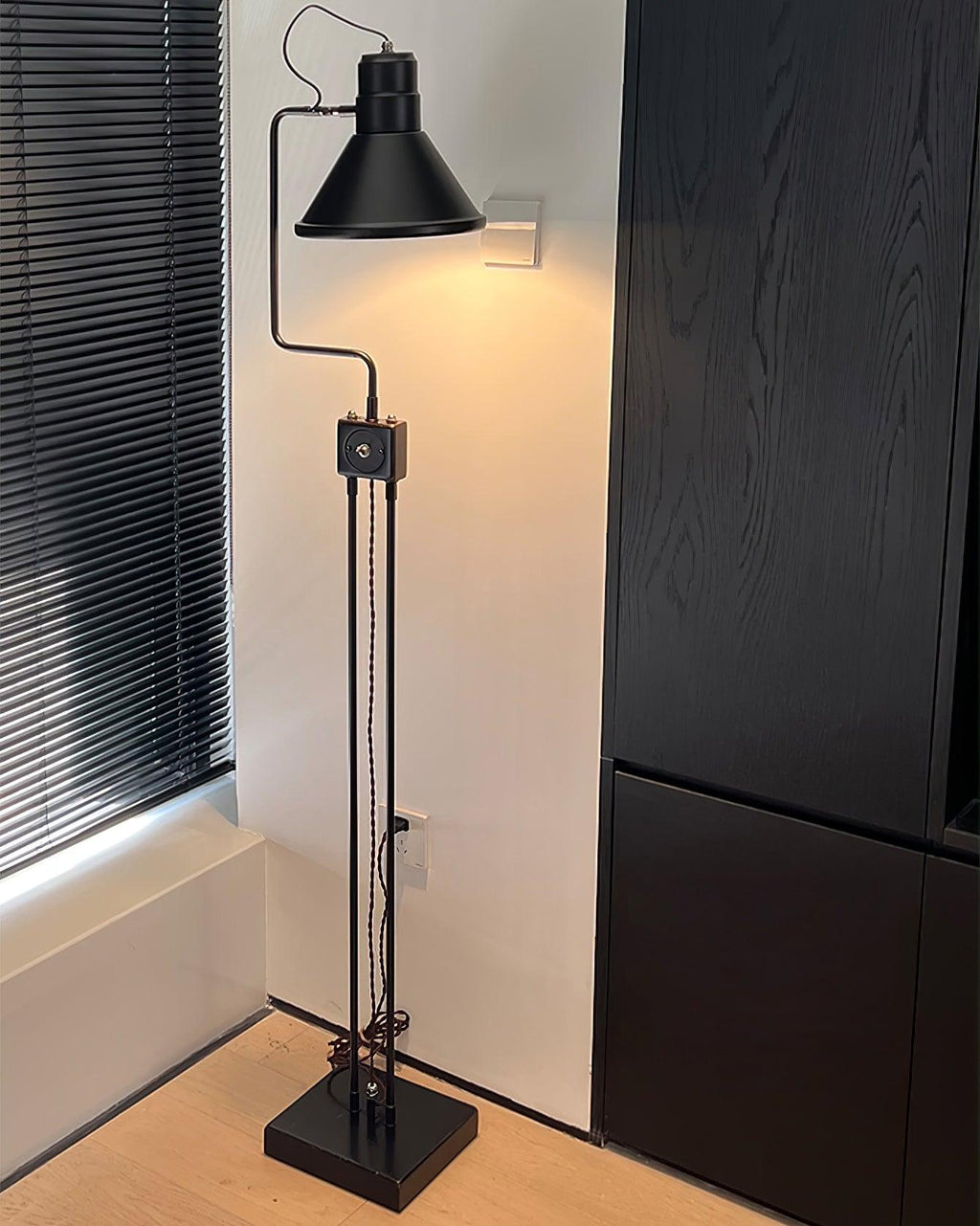 Retro Toia Wood Floor Lamp — product view 17
