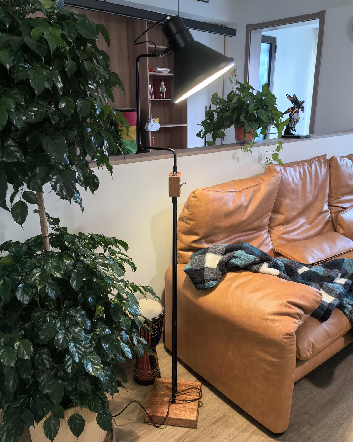 Retro Toia Wood Floor Lamp — product view 18