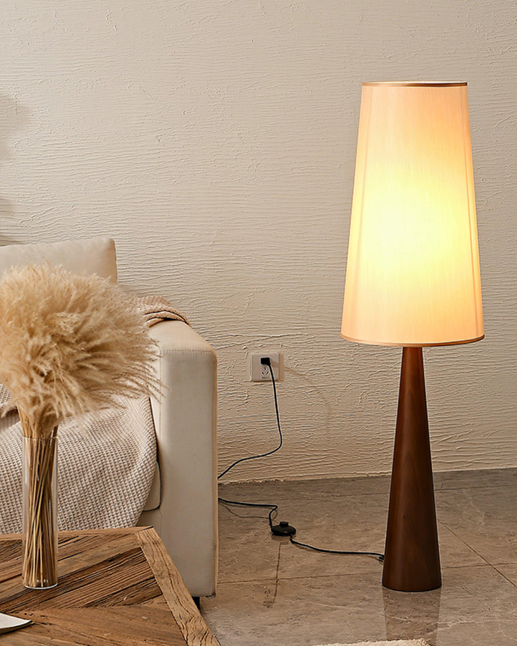 Svelte Floor Lamp — product view 3