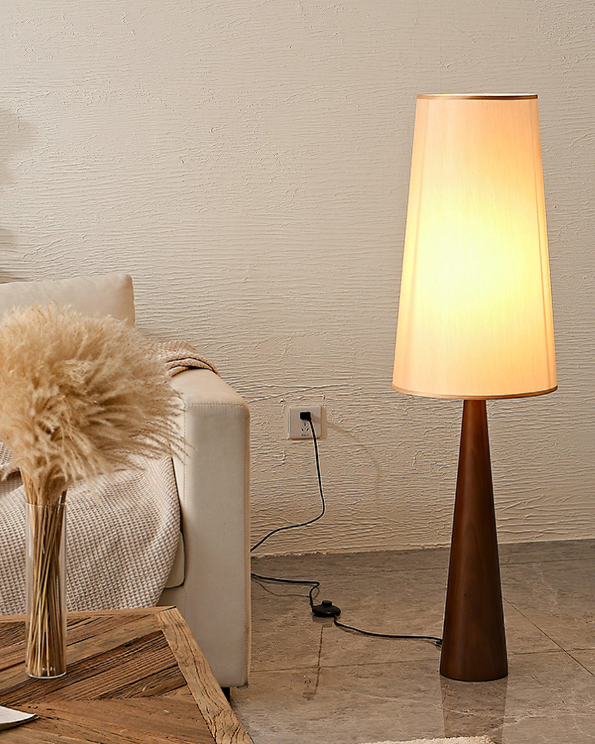 Svelte Floor Lamp — product view 3