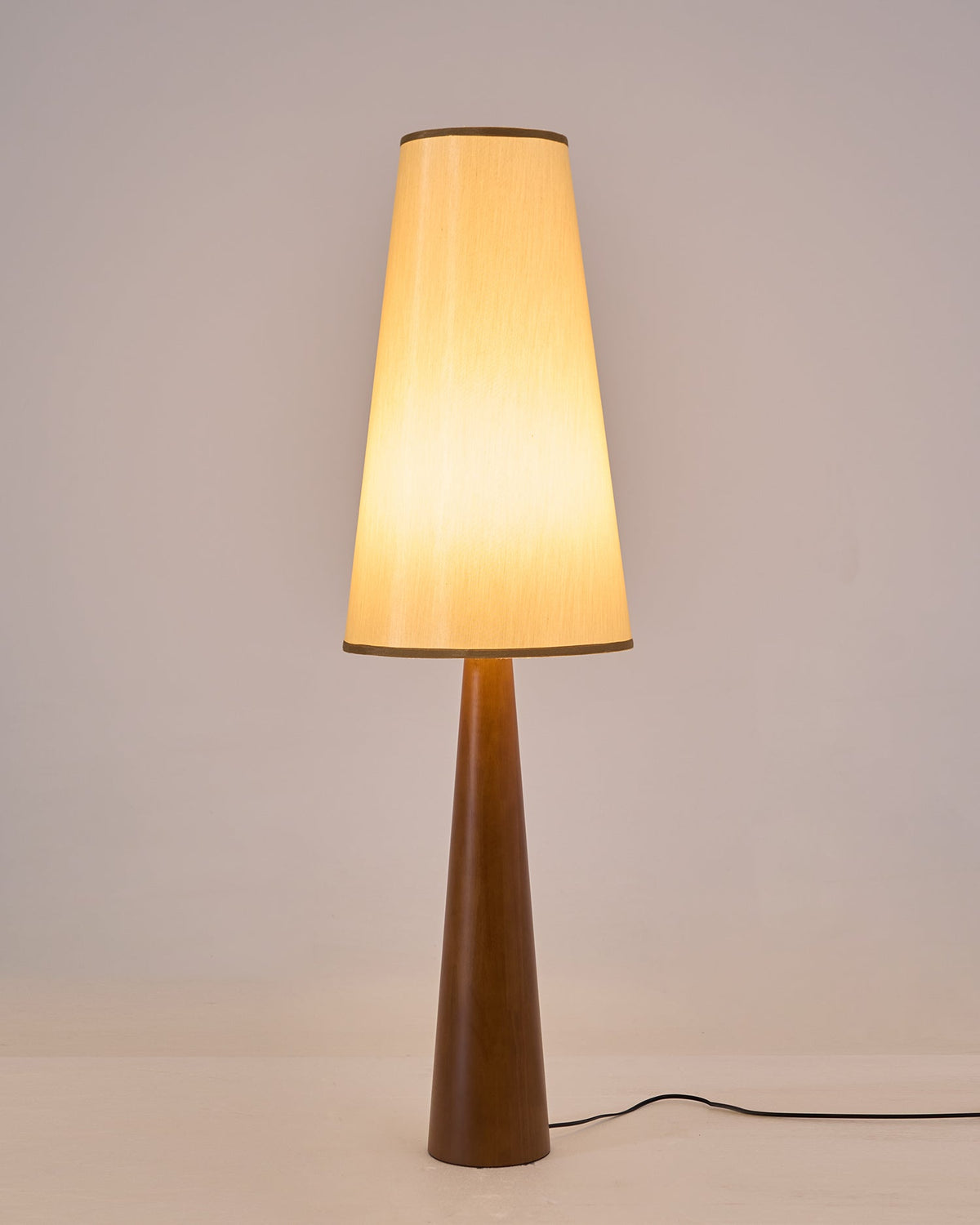Svelte Floor Lamp — product view 33