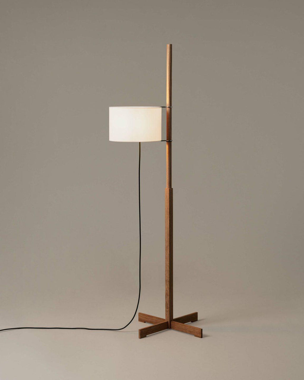 Gerald Wood Floor Lamp — product view 13