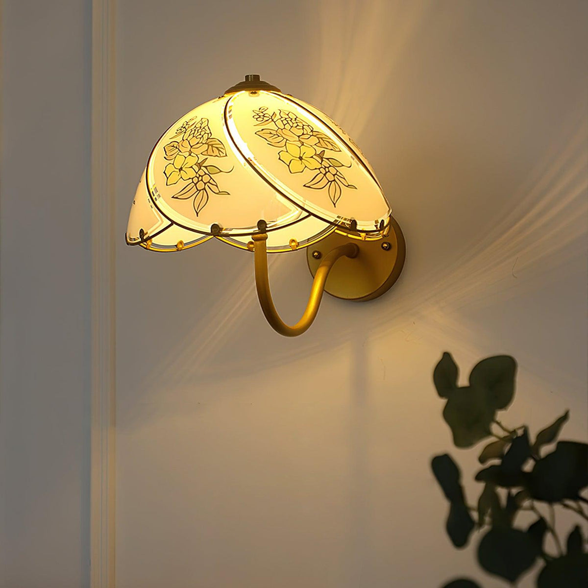 Tiffany Lily Glass Wall Lamp — product view 3