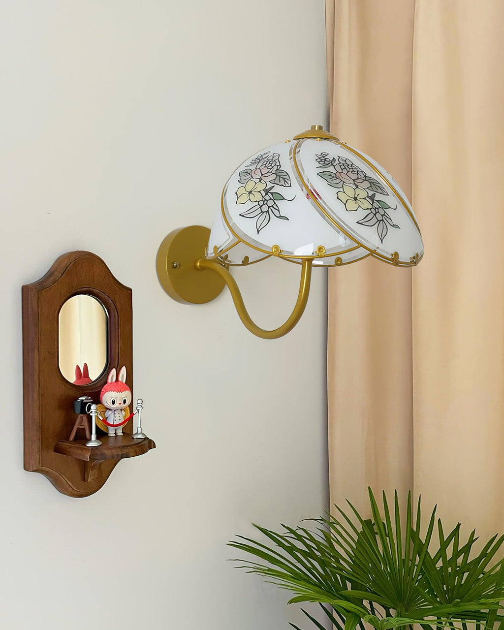 Tiffany Lily Glass Wall Lamp — product view 9