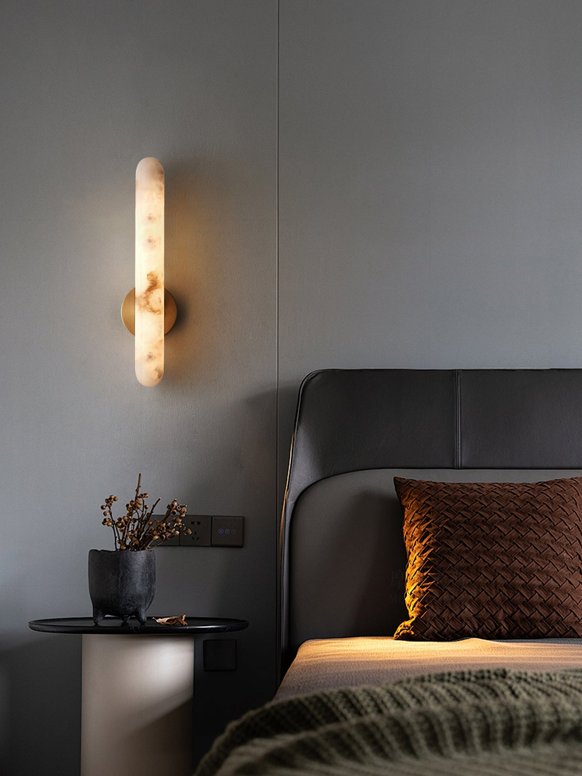 Alabaster Rod Sconce – product view 6