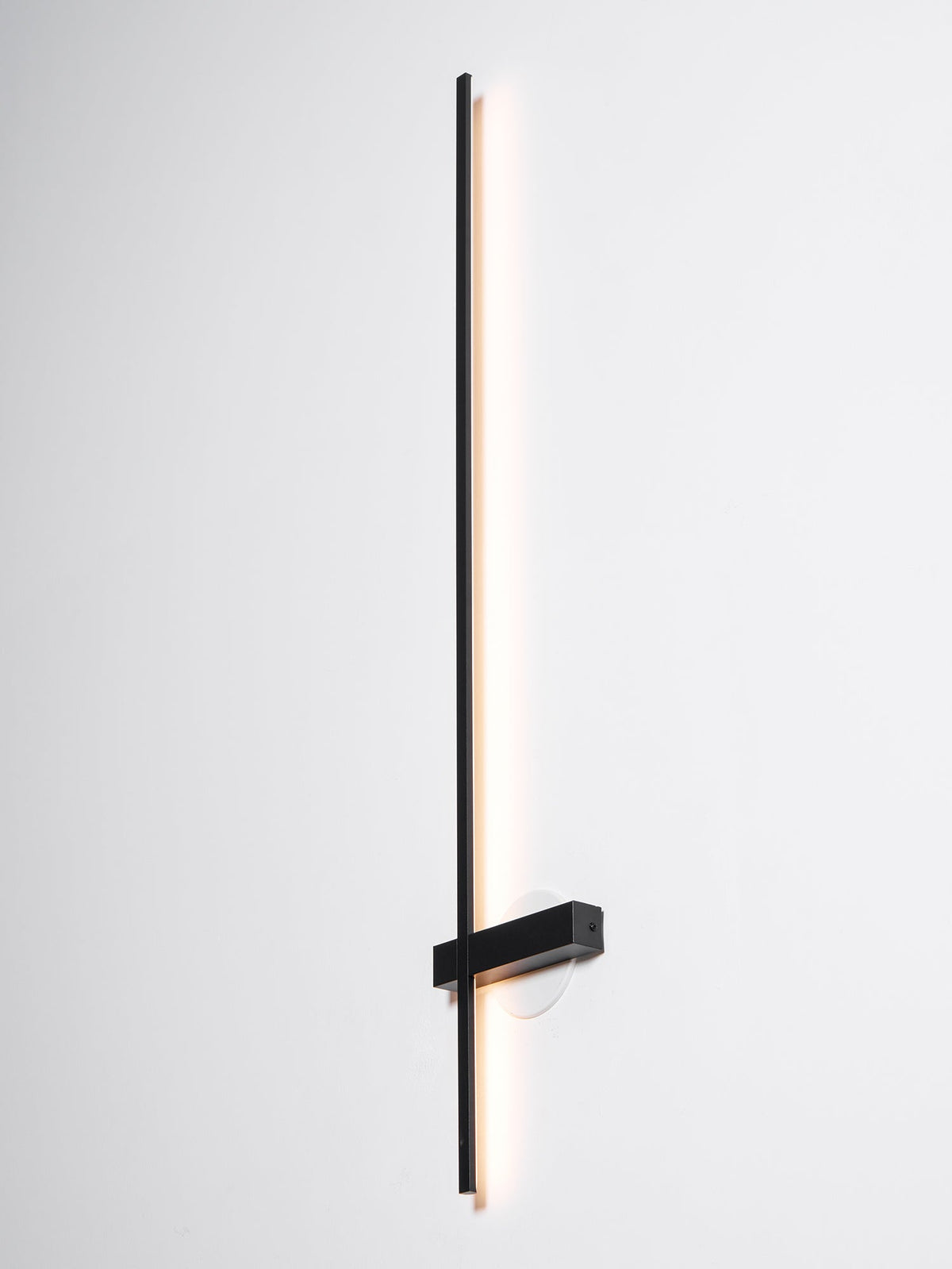 Adeline Linear Rechargeable Sconce – product view 34
