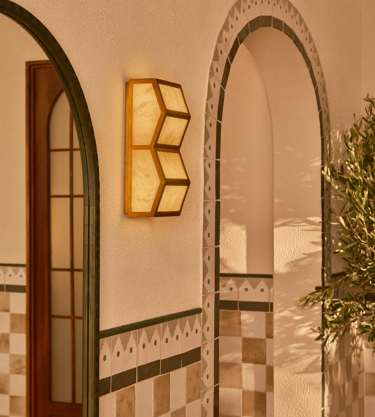 Alabaster Cascade Alabaster Wall Light – product view 2