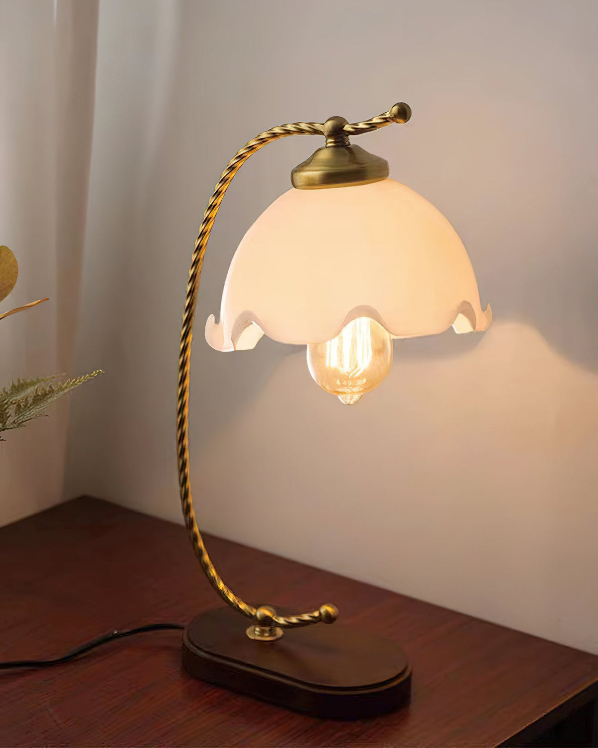 Retro Keya Glass Table Lamp — product view 3