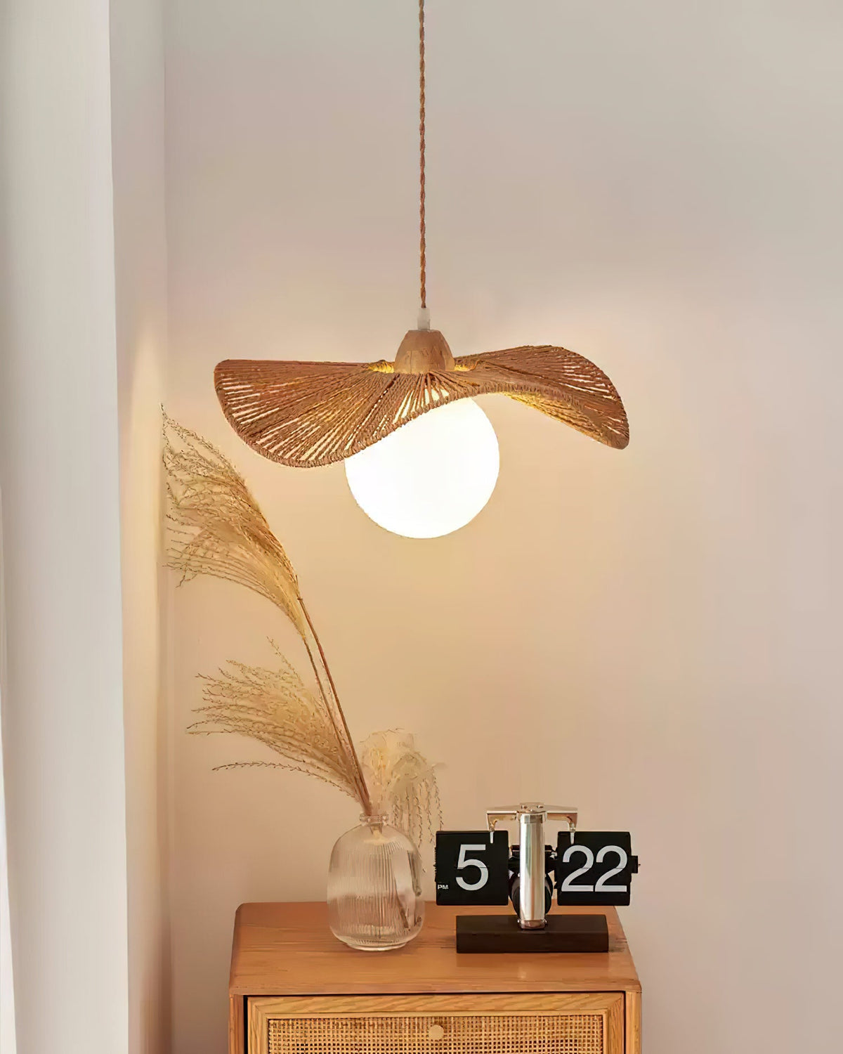 Shiloh Glass Pendant Lamp — product view 4