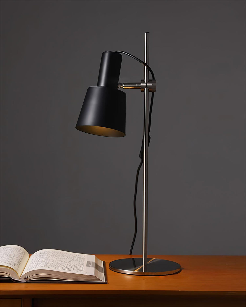 Holly Metal Table Lamp — product view 17
