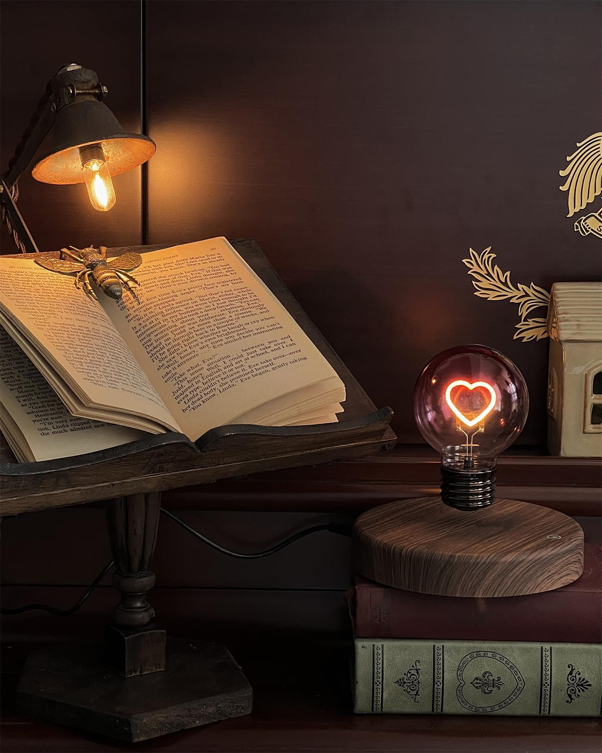 Heart Magnetic Glass Table Lamp — product view 4