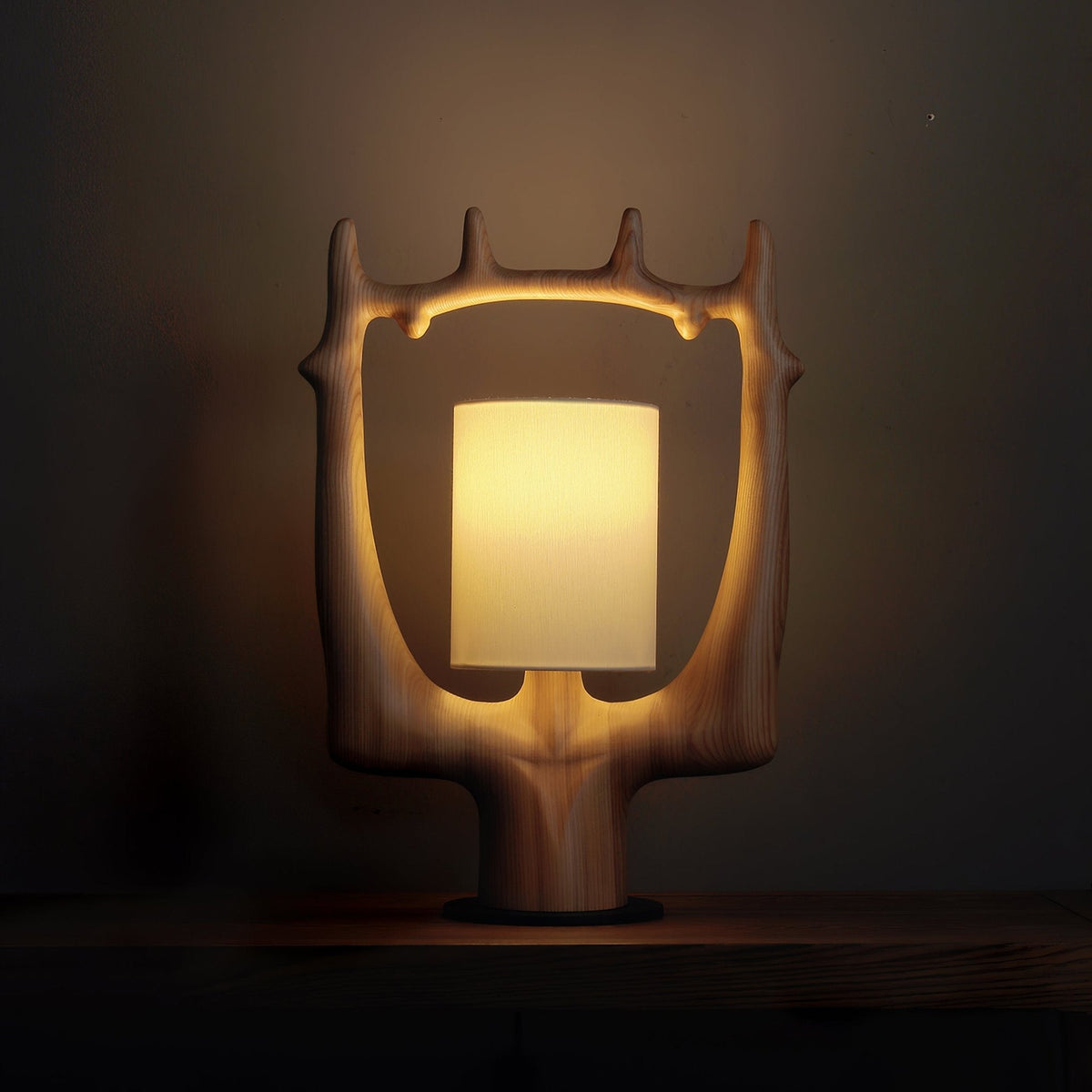 Antler Ring Table Lamp — product and interior detail 7