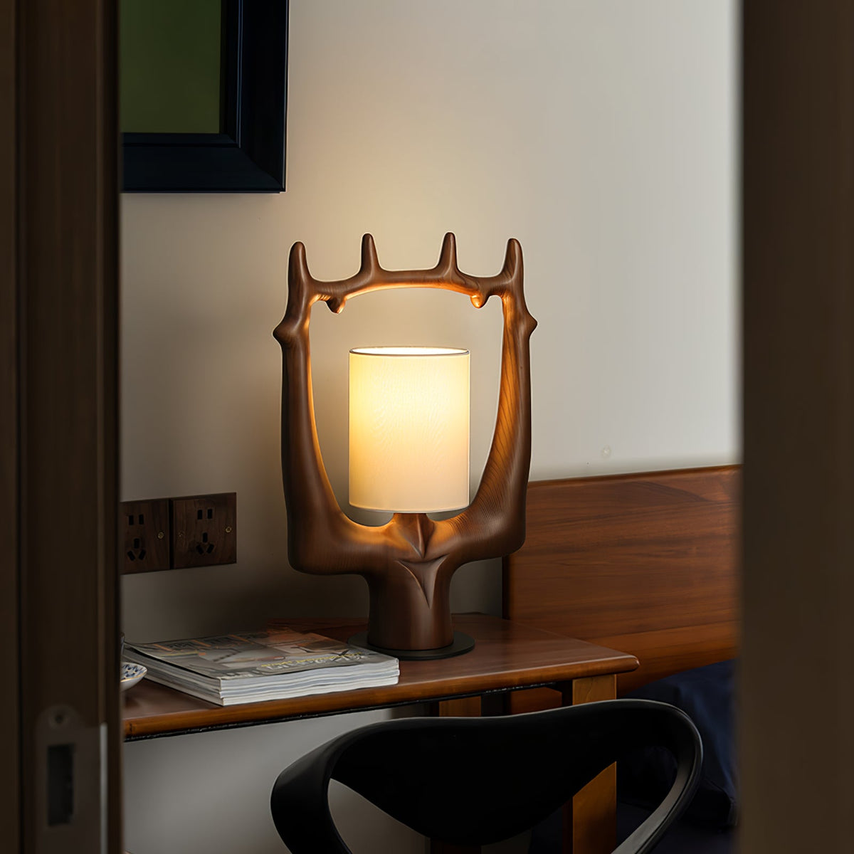 Antler Ring Table Lamp — product and interior detail 13