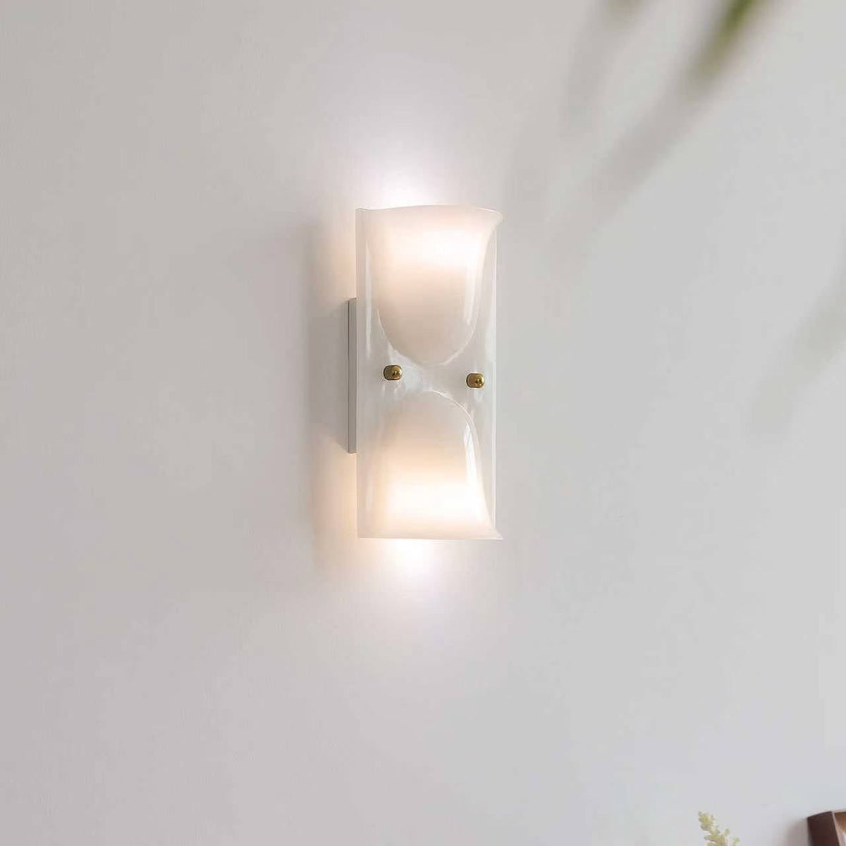 Aura Sculpted Resin Wall Sconce — design detail 10