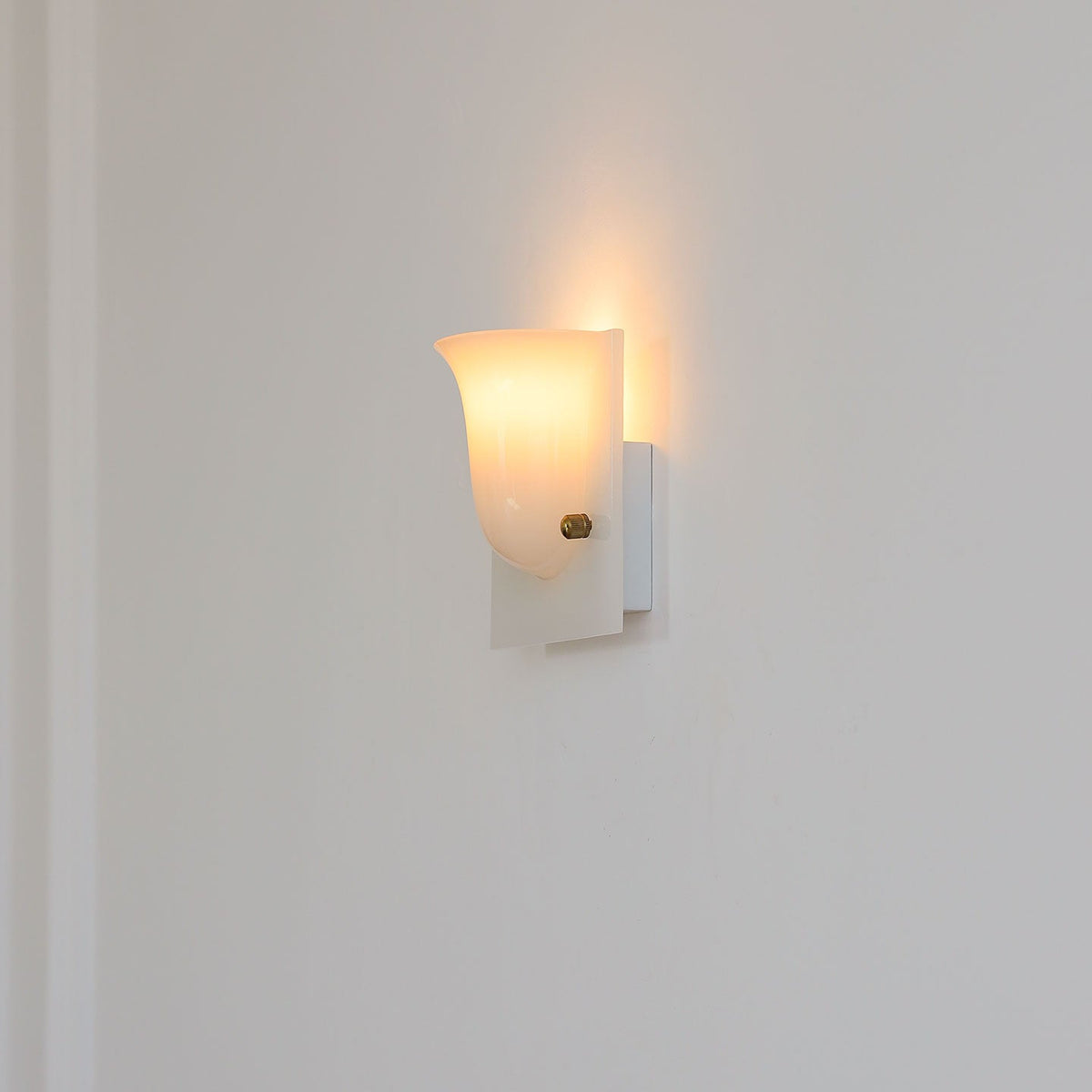 Aura Sculpted Resin Wall Sconce — design detail 14