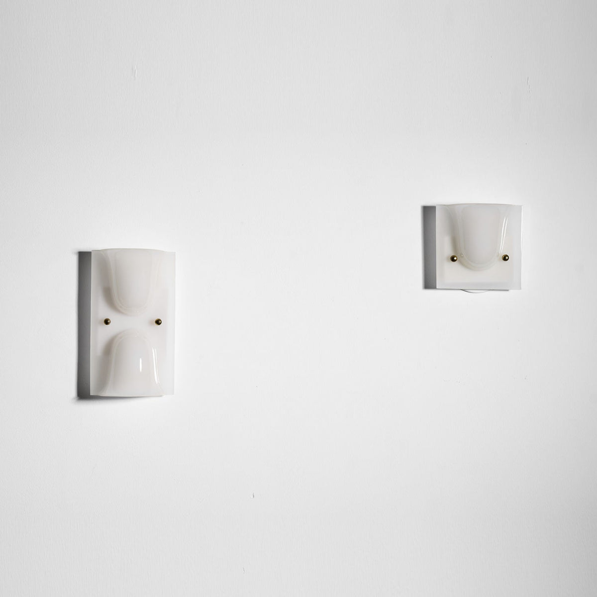 Aura Sculpted Resin Wall Sconce — design detail 25