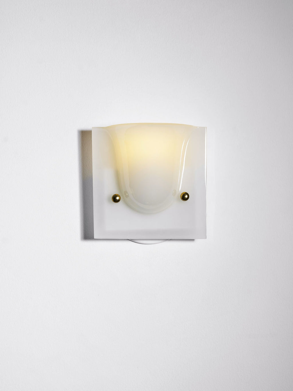 Aura Sculpted Resin Wall Sconce — design detail 28