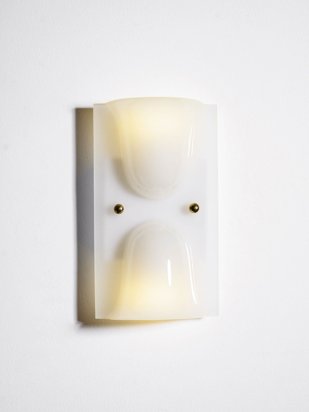 Aura Sculpted Resin Wall Sconce — design detail 29