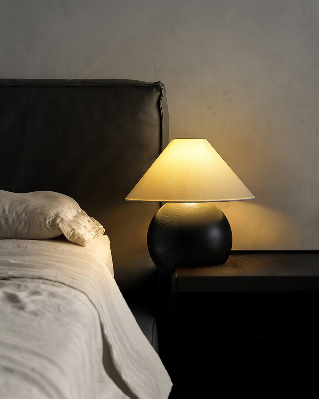 Corner Log Table Lamp — product and interior detail 14