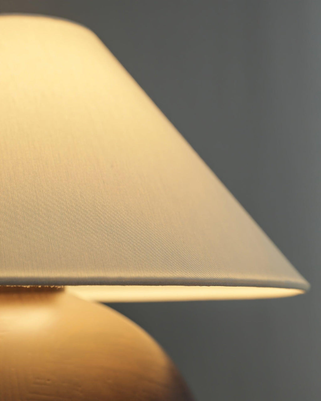 Corner Log Table Lamp — product and interior detail 15