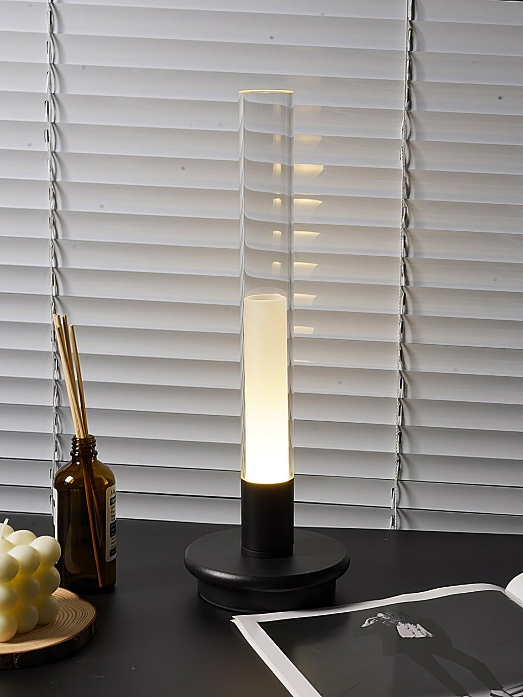 Cyrin Acrylic Column Rechargeable Lamp — finish, form and interior detail 4