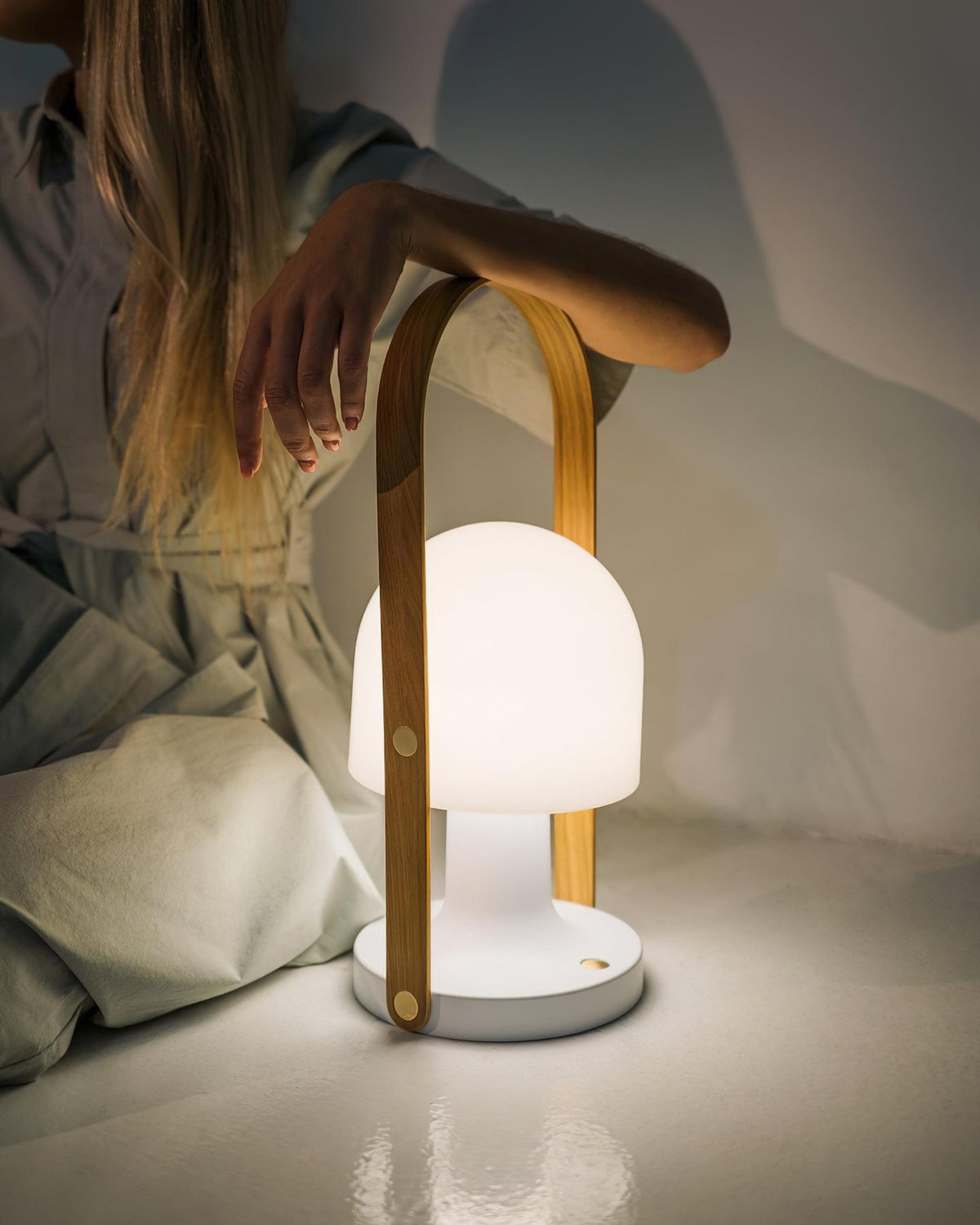 Faren Handle Rechargeable Lantern Lamp — product, finish and specification view 13