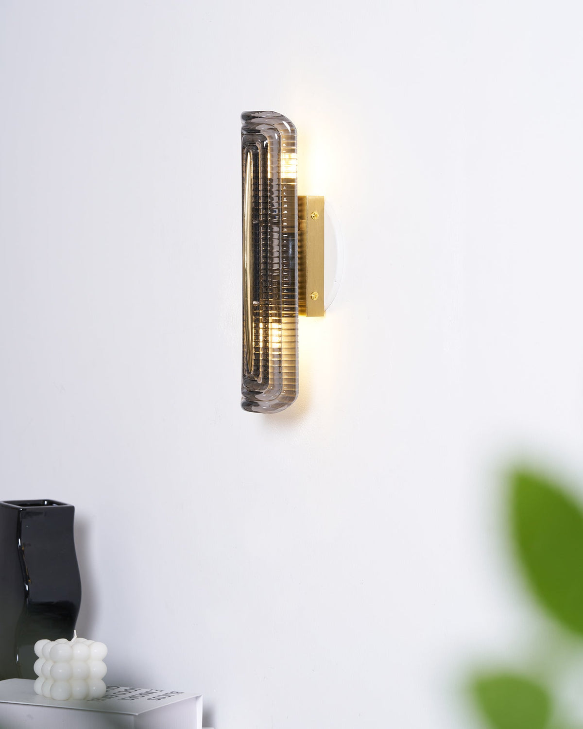 Glacium Wall Lamp — product and interior detail 14